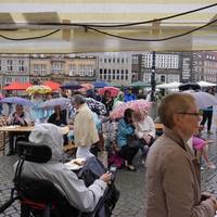 Teilnehmer im Regen 1