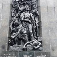 23  Denkmal der Ghettokämpfer