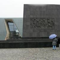 24  Denkmal der Ghettokämpfer und Museum